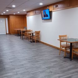 Quality Inn - Hotel lobby. very empty