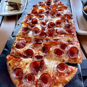 Finney's Crafthouse - Stevenson Ranch - Happy hour pepperoni pizza - New American Near Me - Stevenson Ranch, California