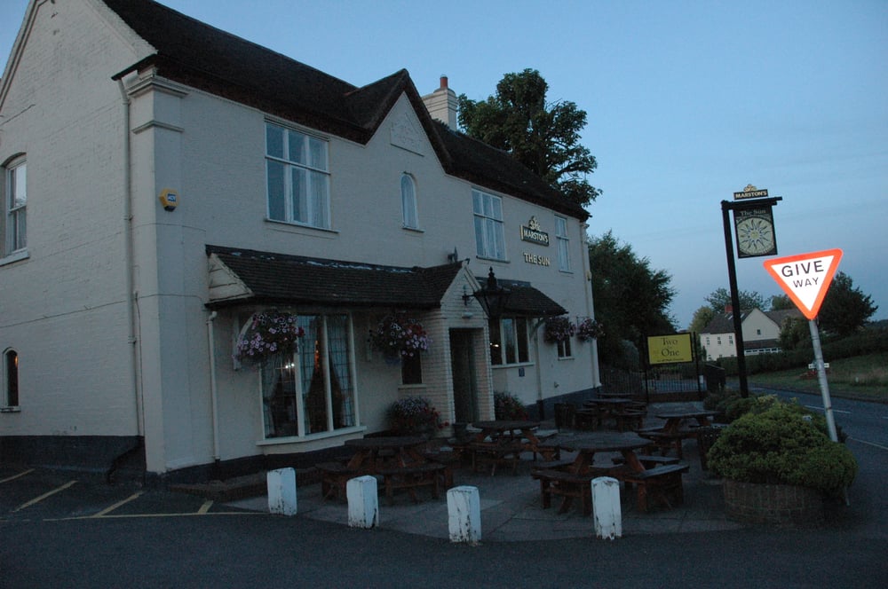 THE SUN INN 101 Bromsgrove Road, Halesowen, West Midlands, United Kingdom Pubs Phone