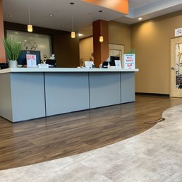 Nice big waiting room. Close too great food places to eat. Near to Down to earth and the Blow dry bar. Nice big waiting room. Close too great food places to eat. Near to Down to earth and the Blow dry bar.