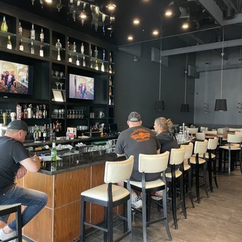 Madisons Restaurant and Bar - customers sitting at the bar - Bars Near Me - Halton Hills, Ontario Madisons Restaurant and Bar - customers sitting at the bar - Bars Near Me - Halton Hills, Ontario