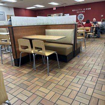 Wendy's - Dining are dirty & in disarray - Burgers Near Me - Binghamton, New York