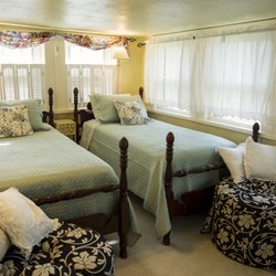 Secret Garden Bed & Breakfast - Traveling with a BFF? We've got you covered.