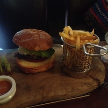 The Shoulder of Mutton - Frosty burger - Pubs Near Me - Bury, XGM