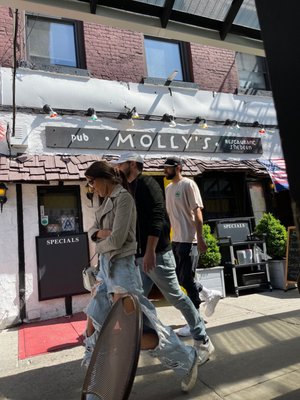 Molly's Shebeen Bar + Restaurant by null