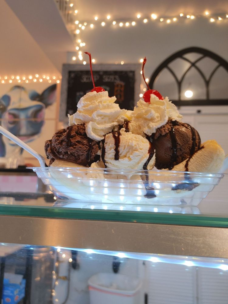THE SCOOP ICE CREAM CAFE Updated September 2024 74 Photos & 47