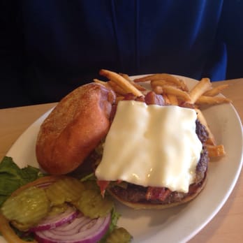 Santa Fe Bite - Green chile bacon cheeseburger - American Near Me - Santa Fe, New Mexico Santa Fe Bite - Green chile bacon cheeseburger - American Near Me - Santa Fe, New Mexico