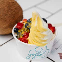 YoFlo - Coconut + Mango Swirl... Soo good!
