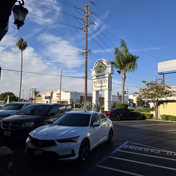 Los Compadres - Parking - Mexican Near Me - Norwalk, California