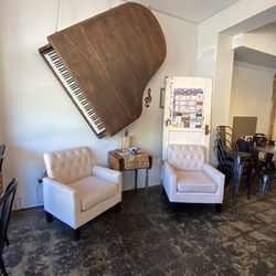 Rivyve Juice Bar Bistro & Boutique