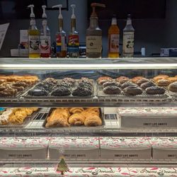 Primi Donuts