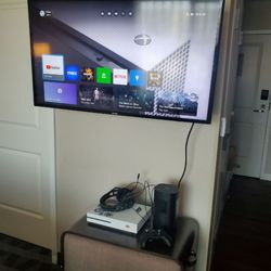 TownePlace Suites by Marriott Titusville Kennedy Space Center - You can do it, yes you can! You'll need to use the mechanical buttons on the bottom of the TV though.