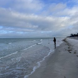 Laughing Lizard Bed & Beach - Early morning stroll watching the fisherman