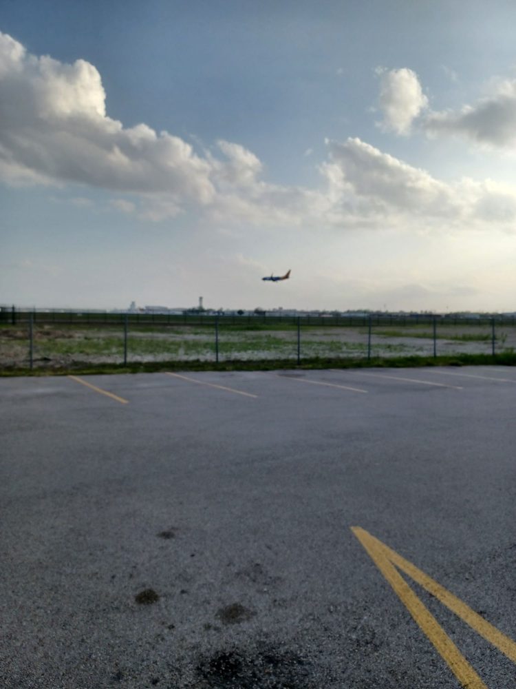 WILLIAM P. HOBBY AIRPORT CELL PHONE LOT 7450 Airport Blvd, Houston