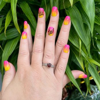 Diamond Nails and Spa - Nail Salons Near Me - Cedar Rapids, Iowa