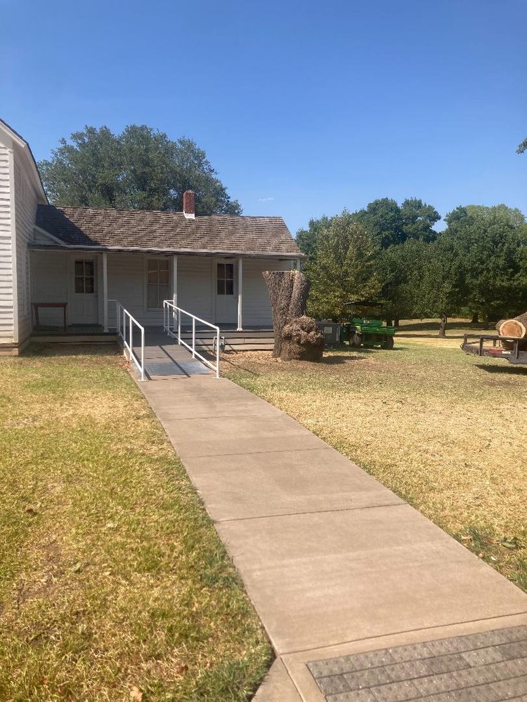 Slide of Lone Star Tree & Roofing Services