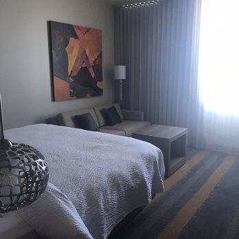 Courtyard by Marriott Phoenix Downtown - Bed and sitting area - Hotels Near Me - Phoenix, Arizona