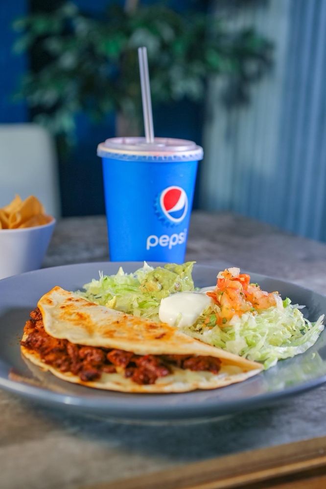 La Taqueria Logo