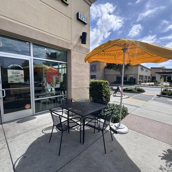 Jamba - Outside table with umbrella - Juice Bars & Smoothies Near Me - Sacramento, California