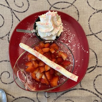 Auberge de la rode - Strawberries - Restaurants Near Me - Domme, 24 Auberge de la rode - Strawberries - Restaurants Near Me - Domme, 24