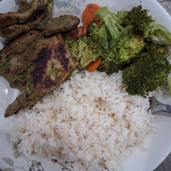 Cafe Kolmaro - Carne azada al ajillo ensalada de vegetales y arroz con coco menú casero delicioso - Cafes Near Me - New York, New York Cafe Kolmaro - Carne azada al ajillo ensalada de vegetales y arroz con coco menú casero delicioso - Cafes Near Me - New York, New York