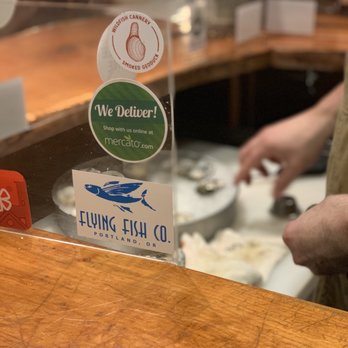 Flying Fish Oyster Bar - Oyster prep - Live/Raw Food Near Me - Portland, Oregon