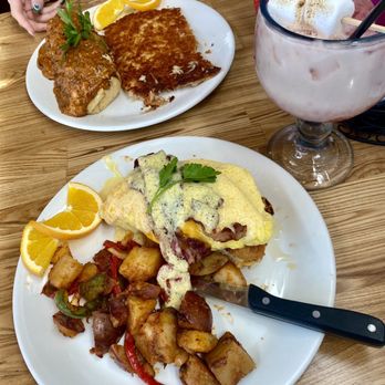 Cheff Che Cafe & Bar - Countryside Benedict, Chipotle Crepe & strawberry horchata! - Empanadas Near Me - San Jose, California Cheff Che Cafe & Bar - Countryside Benedict, Chipotle Crepe & strawberry horchata! - Empanadas Near Me - San Jose, California