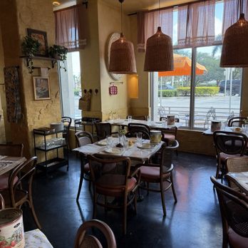 Lemonica - Wine Bars Near Me - Hollywood, Florida