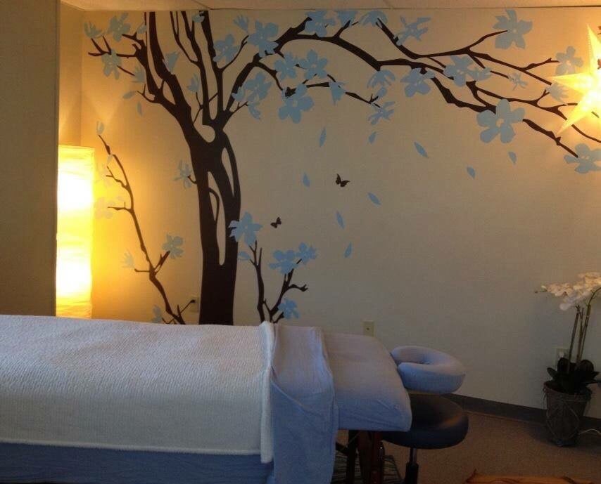 Healing Hands Bodyworks and Green Lotus Products Logo