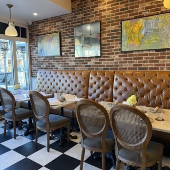 Le Mazet - Seating area - Wine Bars Near Me - West Hartford, Connecticut