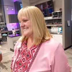 Salon 427 - Constantly smiling