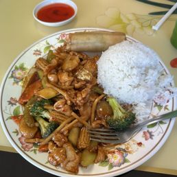 Garlic Chicken lunch-yummy! Garlic Chicken lunch-yummy!