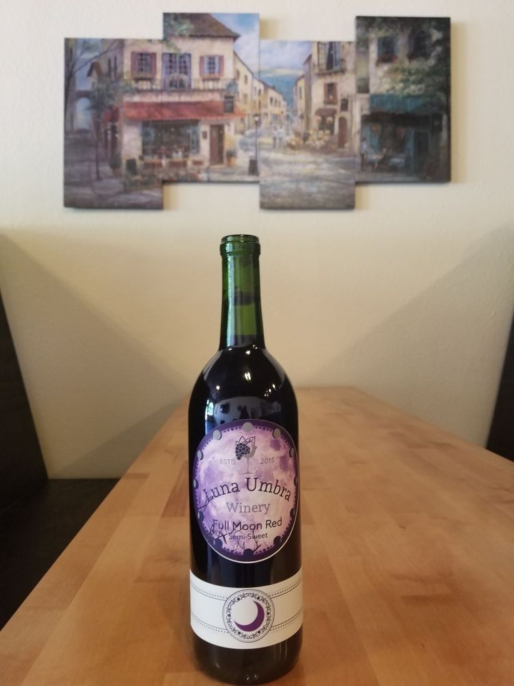 Luna Umbra Winery Logo