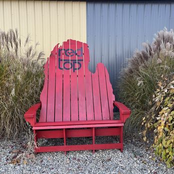 Red Top Winery - Wine Tasting Room Near Me - Baroda, Michigan