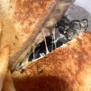 Bix - Smoked Gouda Grilled Cheese - Sports Bars Near Me - West Des Moines, Iowa Bix - Smoked Gouda Grilled Cheese - Sports Bars Near Me - West Des Moines, Iowa