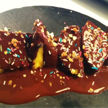 Torrecilla - Final Feliz - fruits dipped in chocolate. You get to add your own sprinkles. Comes with champagne or sweet wine. - Spanish Near Me - Logroño, LO
