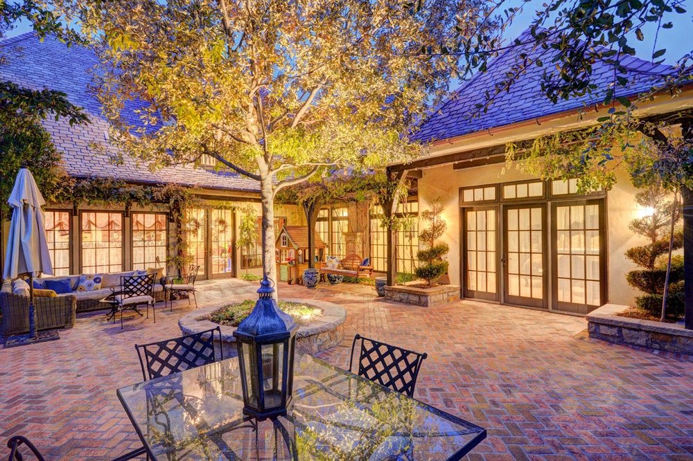 DECARO AUCTIONS INTERNATIONAL 11 Photos 780 5th Ave S, Naples