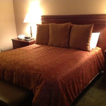Genesee Grande Hotel - King bedroom - Hotels Near Me - Syracuse, New York Genesee Grande Hotel - King bedroom - Hotels Near Me - Syracuse, New York
