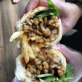 Le’s Banh Mi - Lemongrass Chicken ($10.50) - Cafes Near Me - Honolulu, Hawaii Le’s Banh Mi - Lemongrass Chicken ($10.50) - Cafes Near Me - Honolulu, Hawaii