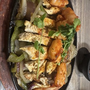 Los Arcos Mexican Restaurant - Fajita Sizzling Fajitas Trio - Mexican Near Me - La Quinta, California