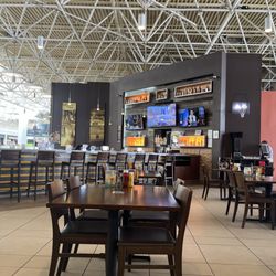 Miller Brewhouse at Mitchell International Airport - Bar area