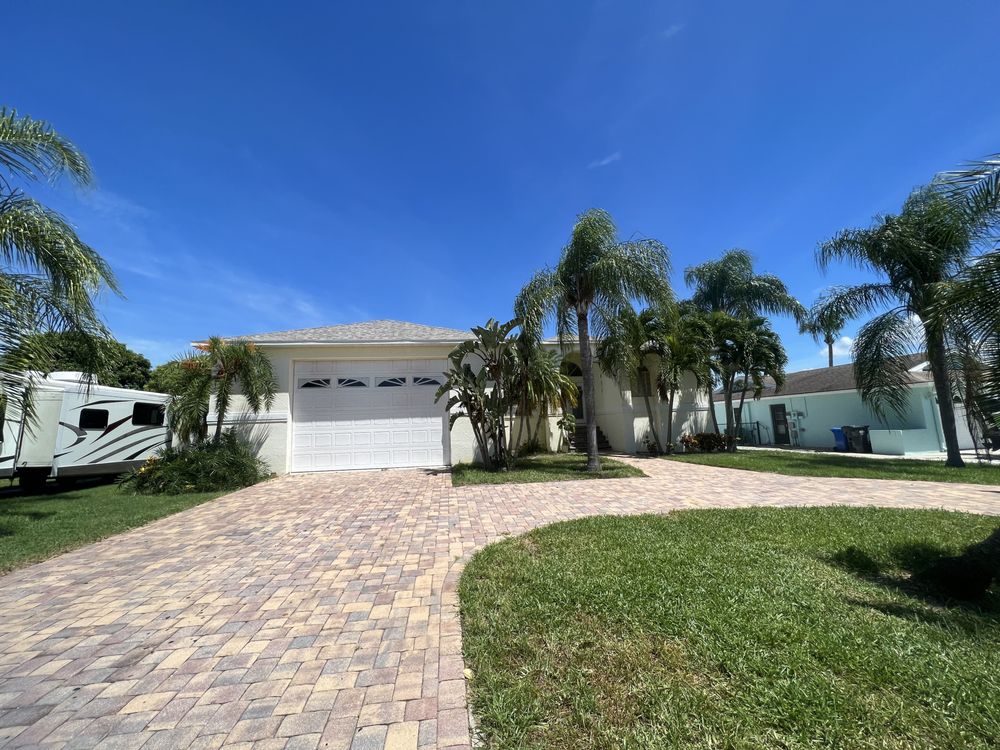 Slide of Parlament Roofing and Construction