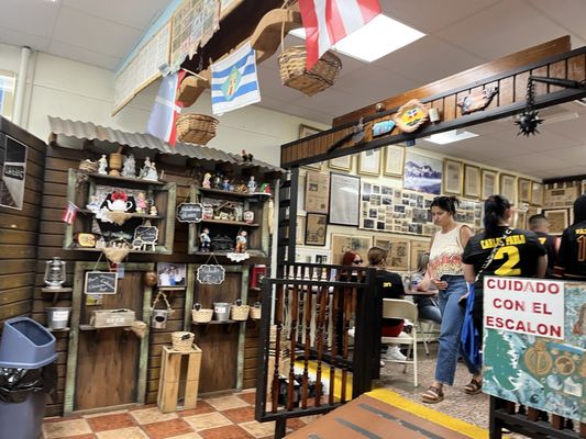 Heladería Lares by null