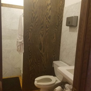 Minneapolis International Hostel - women's dorm bathroom - Hostels Near Me - Minneapolis, Minnesota Minneapolis International Hostel - women's dorm bathroom - Hostels Near Me - Minneapolis, Minnesota