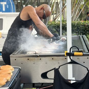 JOJA - fun watching the burgers be smashed - Burgers Near Me - Honolulu, Hawaii