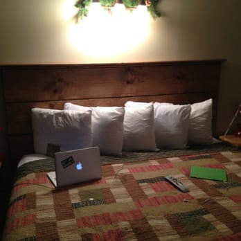 Moose Creek Inn - Hotels Near Me - West Yellowstone, Montana Moose Creek Inn - Hotels Near Me - West Yellowstone, Montana