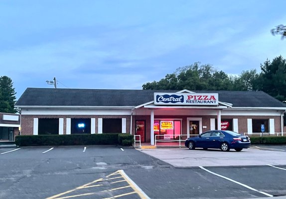 CENTRAL PIZZA - 12 Photos & 28 Reviews - Pizza - 96 Mill St, Berlin, CT