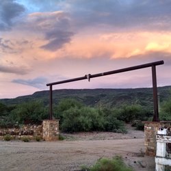 Bumble Bee Ranch Adventures - Entrance into the ranch.