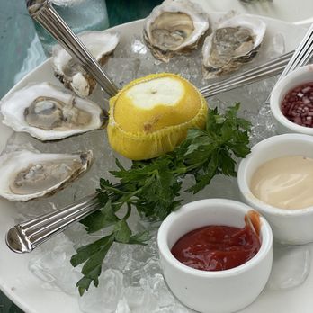 Geoffrey's Malibu - Seasonal Oysters - Seafood Near Me - Malibu, California