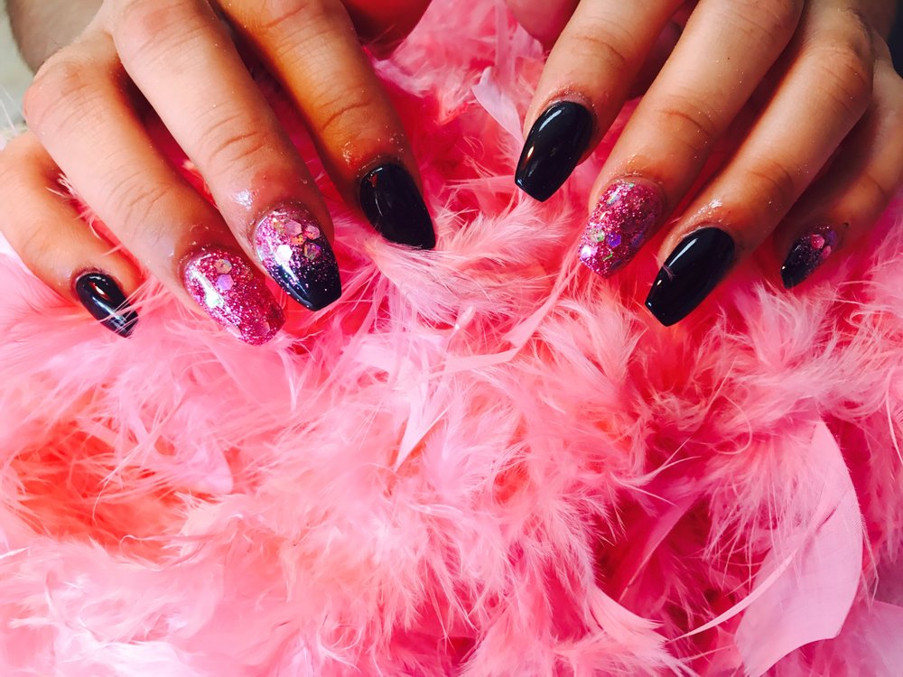 YARYS AND D’S NAIL SHOP 1935 Oakley Ave, Fort Myers, Florida Nail